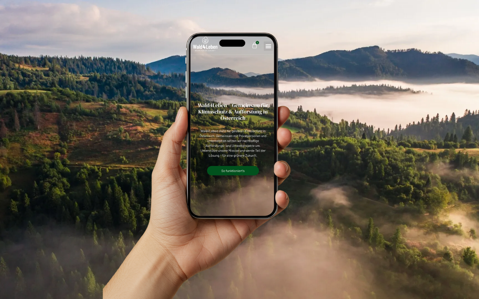 Smartphone-Screenshots der Startseite von Wald4Leben mit einem Wald als Hintergrund.